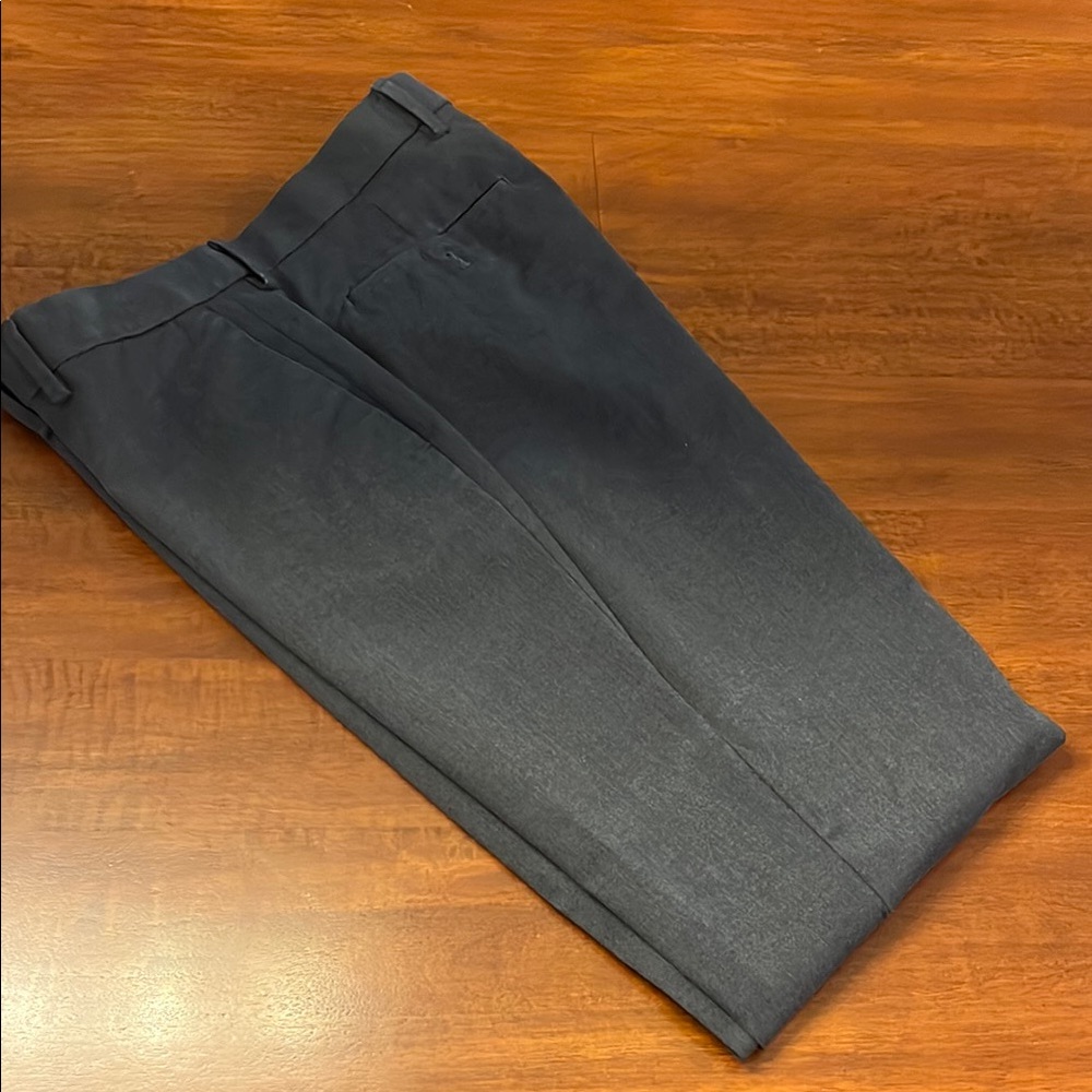Like new! Banana Republic Men's Grey Pants - Picture 3 of 5